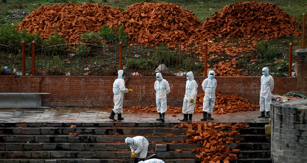 Сотрудник крематория в Индии: Никогда не видел такого бесконечного конвейера смерти 