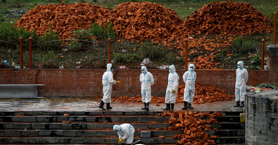 Сотрудник крематория в Индии: Никогда не видел такого бесконечного конвейера смерти 