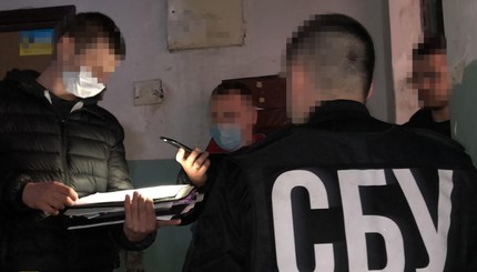 СБУ задержала мужчин, расклеивших угрозы венграм