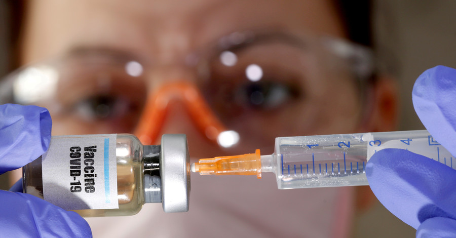 Минздрав: Людей с онкологией и ВИЧ вакцинировать от COVID-19 нужно. Однако есть 