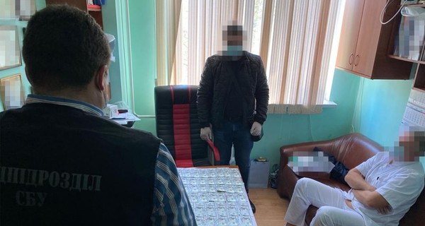 Завотделением одесской больницы вымогал у пациентов деньги за 