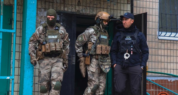 В Днепре мужчина закрылся в чужой квартире и угрожал взорвать многоэтажку
