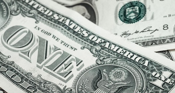 Почему дешевеет доллар и что будет с валютой на следующей неделе