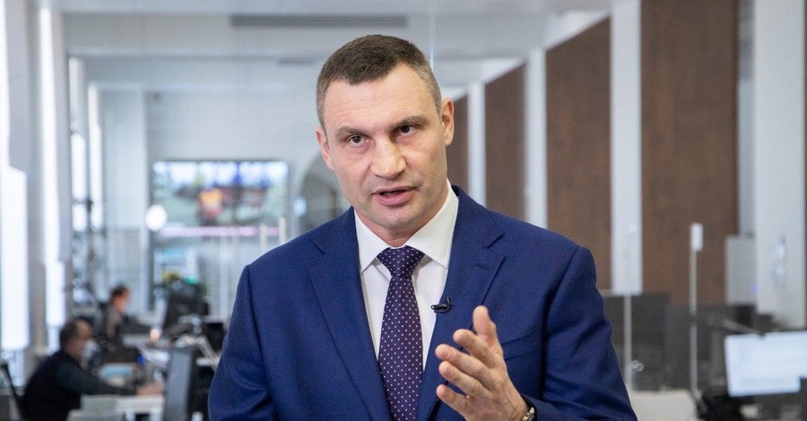 СМИ: силовики пришли с обысками к Виталию Кличко. Ждут в подъезде, так как мэра нет дома  