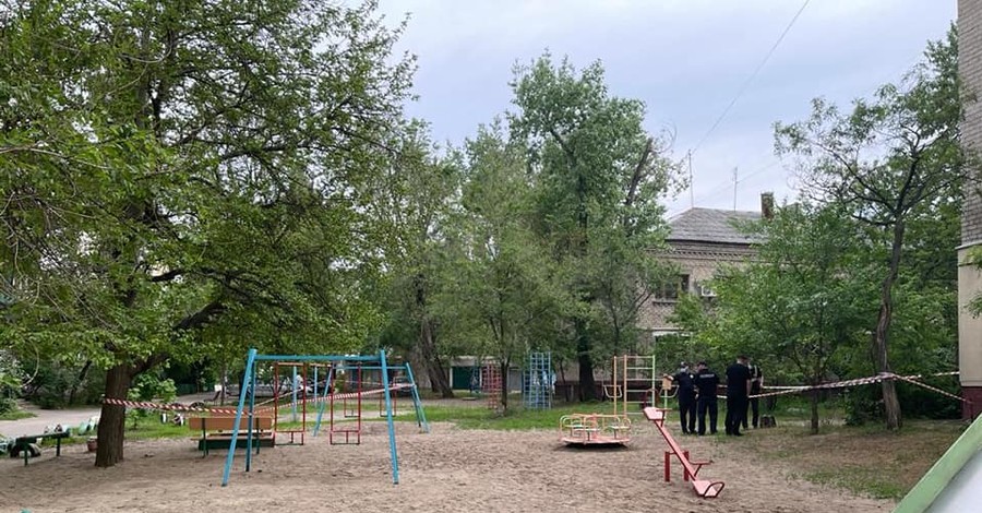 В Северодонецке от взрыва на детской площадке пострадала 9-летняя девочка