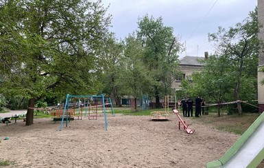 В Северодонецке от взрыва на детской площадке пострадала 9-летняя девочка