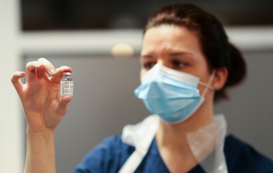 Шмыгаль заявил, что более половины украинцев готовы вакцинироваться от COVID-19