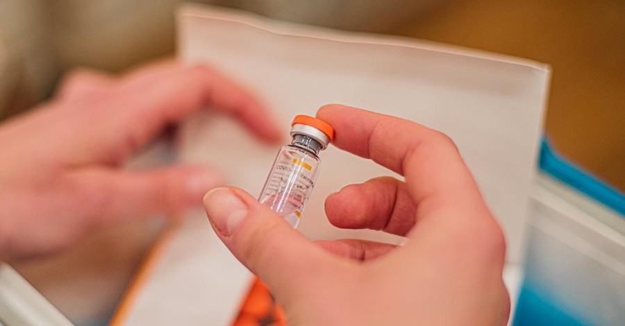 Минздрав отправил в регионы еще 500 тысяч доз вакцины Sinovac: кто получит прививку