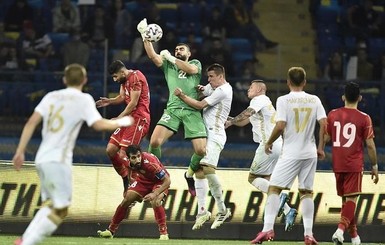 Украина еле спасла ничью в матче с Бахрейном
