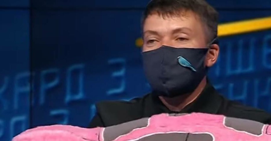 Надежда Савченко зарабатывает тем, что шьет плюшевые машинки на заказ