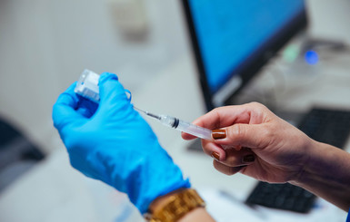 COVID-вакцинацию в Украине завершили 107 тысяч человек