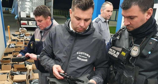 Госпогранслужба заявила, что рекордная партия револьверов ехала не в Румынию из Украины, а наоборот