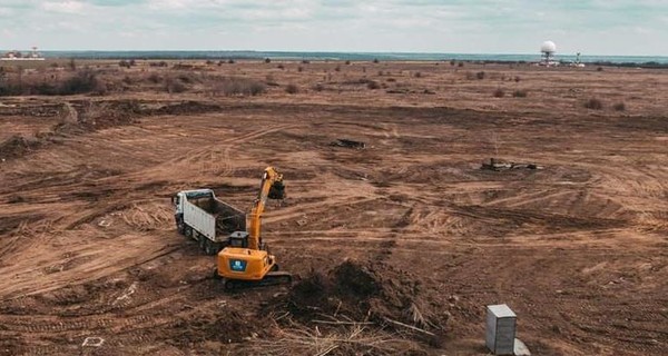 Эксперт: Депутат Демченко получает деньги за срыв строительства аэропорта в Днепре