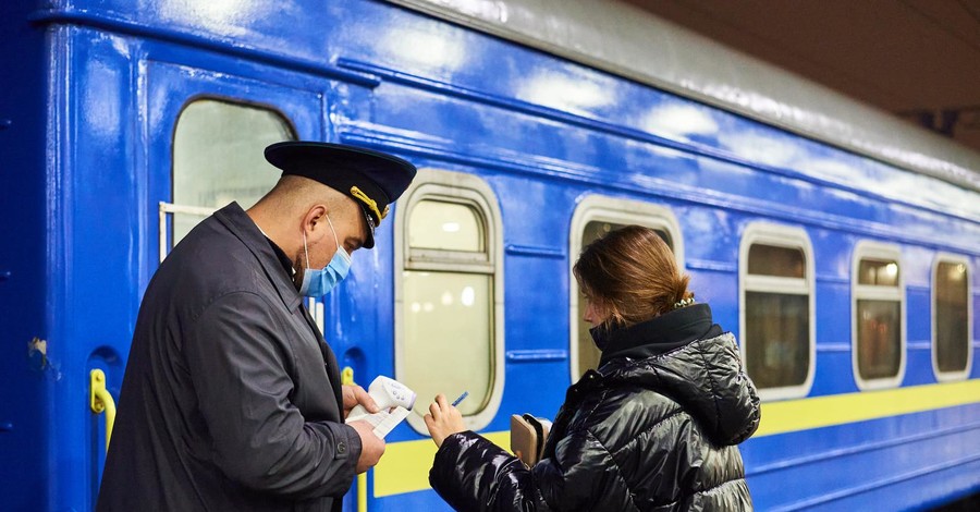 Из Кривого Рога, Днепра и Ивано-Франковска запустили поезда в Геническ