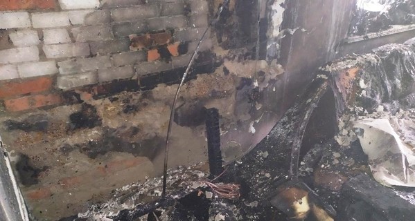 В Черниговской области молнии сожгли два здания