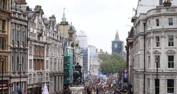 В Лондоне прошел массовый протест против вакцинации, локдауна и масочного режима