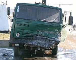 «КАМАЗ» сбил двух женщин и протащил их по дороге 10 метров 