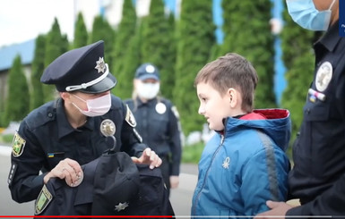 В Харькове в ряды полицейский приняли 9-летнего Ростислава Губина