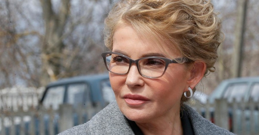 Тимошенко в прямом эфире принесла в ЦИК документы для референдума против рынка земли