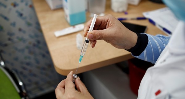 Украина получила еще 705 600 доз вакцины AstraZeneca 