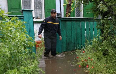 В Донецкой области из-за ливней едва не прорвало дамбу