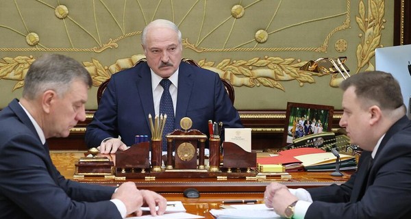 Лукашенко хочет вооружить каждую семью в Беларуси