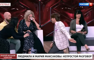 Андрей Малахов во время шоу стал перед Марией Максаковой на колени, чтобы извиниться