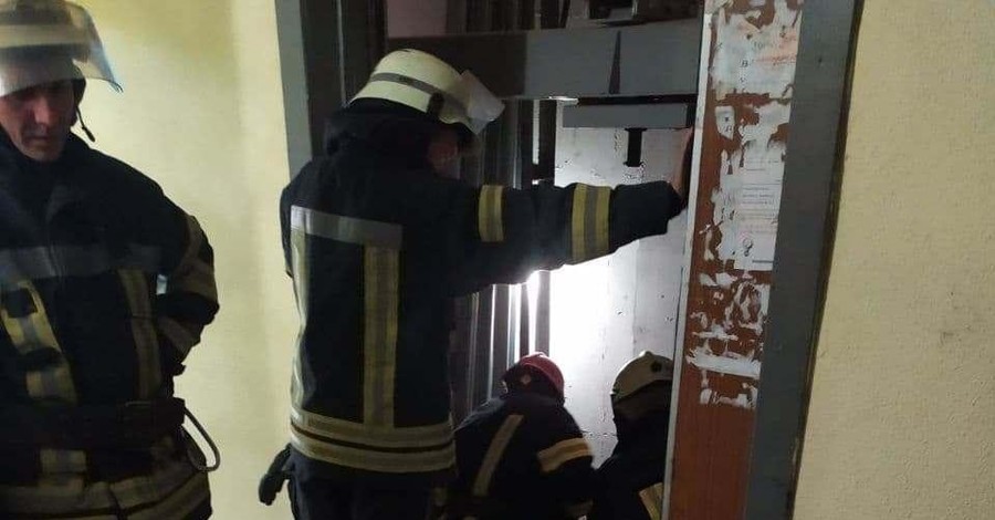 В Киеве сорвался лифт в многоэтажке, погиб мужчина