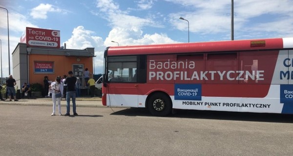 На границе с Польшей начали вакцинировать от Covid-19 украинских заробитчан и студентов