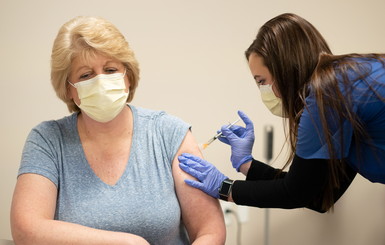 Вакцину от коронавируса в Украине получили почти полтора миллиона человек