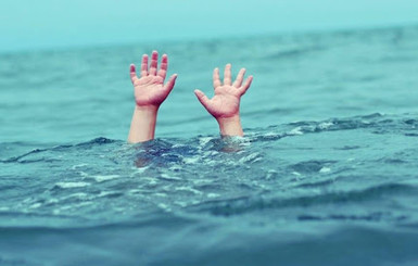 В Запорожье умерла школьница, едва не утонувшая в море
