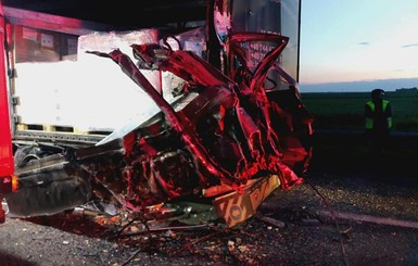 На пункте пропуска в Румынии разбился микроавтобус с украинцами: двое погибли, 15 - ранены