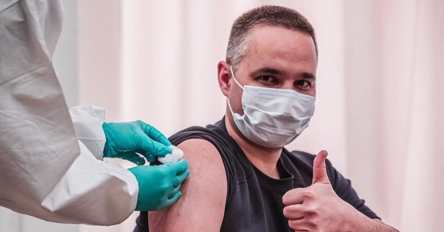 Вакцинации выходного дня в Киеве на Троицу не будет - врачей отпустят на длинные выходные