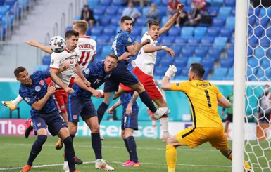 Словакия обыграла Польшу в матче с автоголом и первым на Евро-2020 удалением