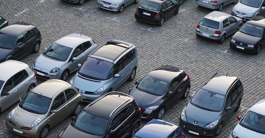 В центре Киева хотят повысить цену парковки