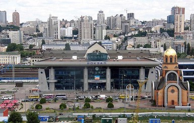 В Киеве с Центрального и Южного железнодорожных вокзалов эвакуировали людей