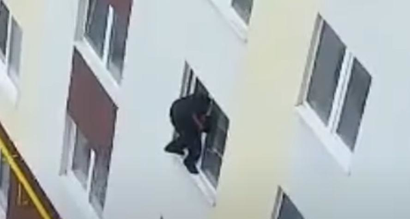 В Ковеле вор пытался залезть в окно на 4 этаже - сорвался, но выжил и даже сбежал