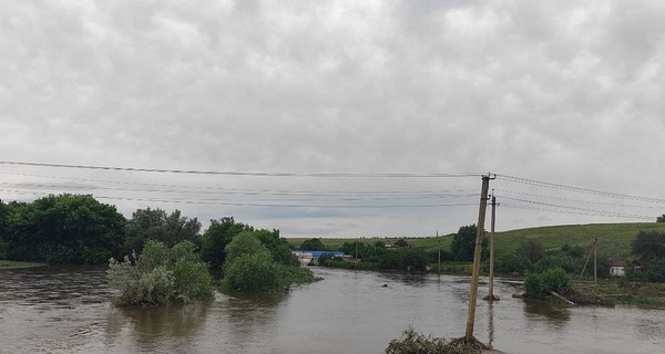 В Донецкой области затопило дворы, санатории и гостиницы