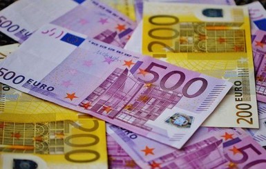 Курс валют на 22 июня: евро небывало просел