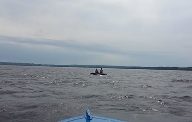 В Черкасской области женщину с ребенком унесло от берега Днепра на полтора километра