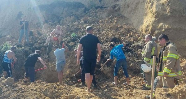 На пляж в Одесской области сошел оползень, спасатели ищут возможных пострадавших