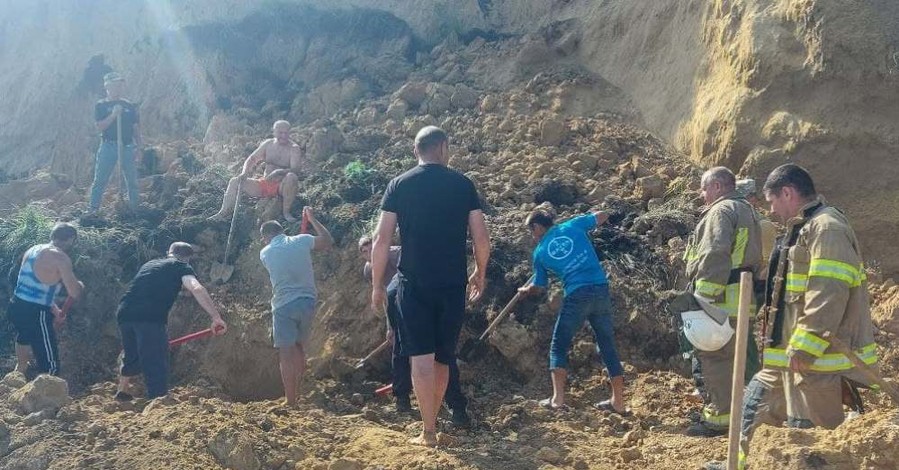 На пляж в Одесской области сошел оползень, спасатели ищут возможных пострадавших