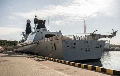 Минобороны РФ: Российские военные открыли предупредительный огонь по британскому эсминцу Defender