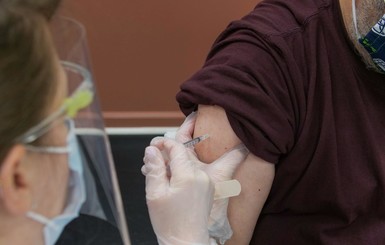 Полностью вакцинированы против коронавируса полмиллиона украинцев