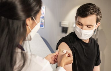 В Украине сделали 2,5 миллиона прививок от коронавируса