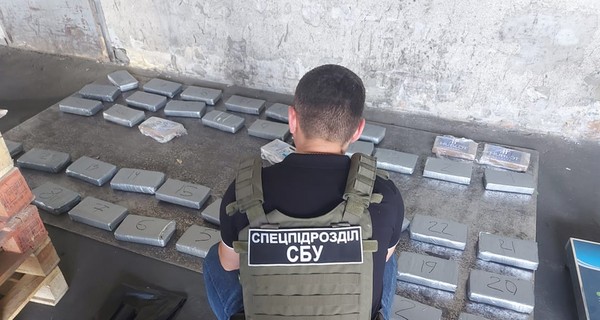 В Одесском порту обнаружили 57 кг кокаина в контейнере с бананами из Эквадора 