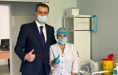 Виктор Ляшко привился второй дозой вакцины спустя четыре месяца после первой
