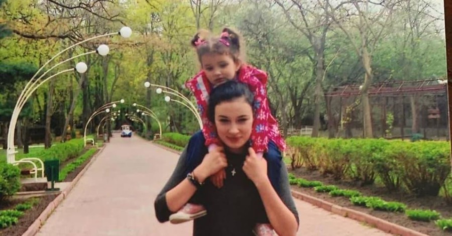 Анастасия Приходько о тяжелых родах: Мама вместо меня подписала отказ на обезболивание