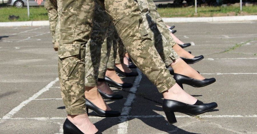 Минобороны Украины раскритиковали за подготовку женского марша на каблуках
