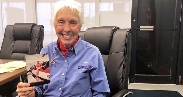 В космос с Джеффом Безосом отправится 82-летняя летчица Уолли Фанк